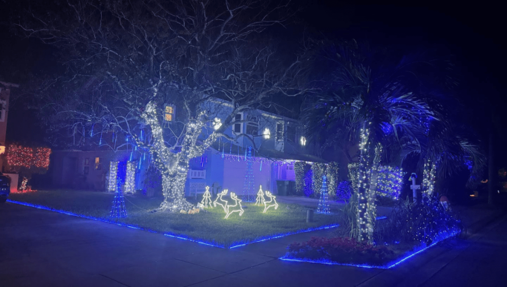 the-ultimate-christmas-lights-checklist-expert-how-to-guide-173572 1200x1200